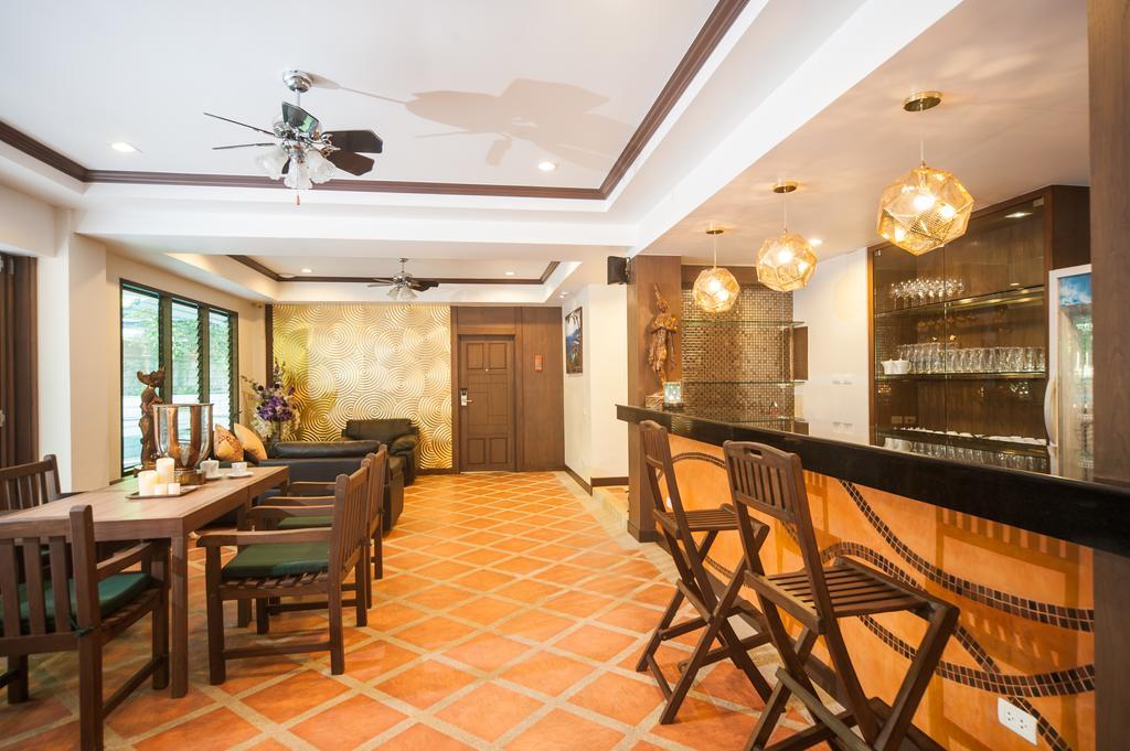 Ratana Hill Patong Aparthotel Bagian luar foto