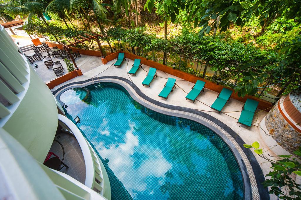 Ratana Hill Patong Aparthotel Bagian luar foto