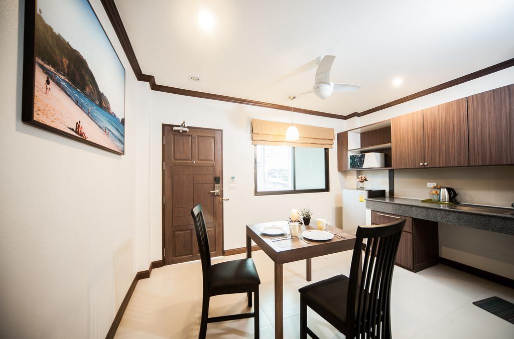 Ratana Hill Patong Aparthotel Bagian luar foto