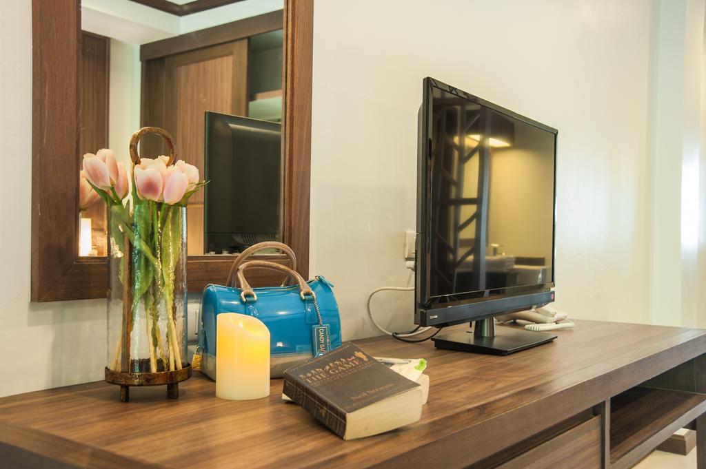 Ratana Hill Patong Aparthotel Bagian luar foto