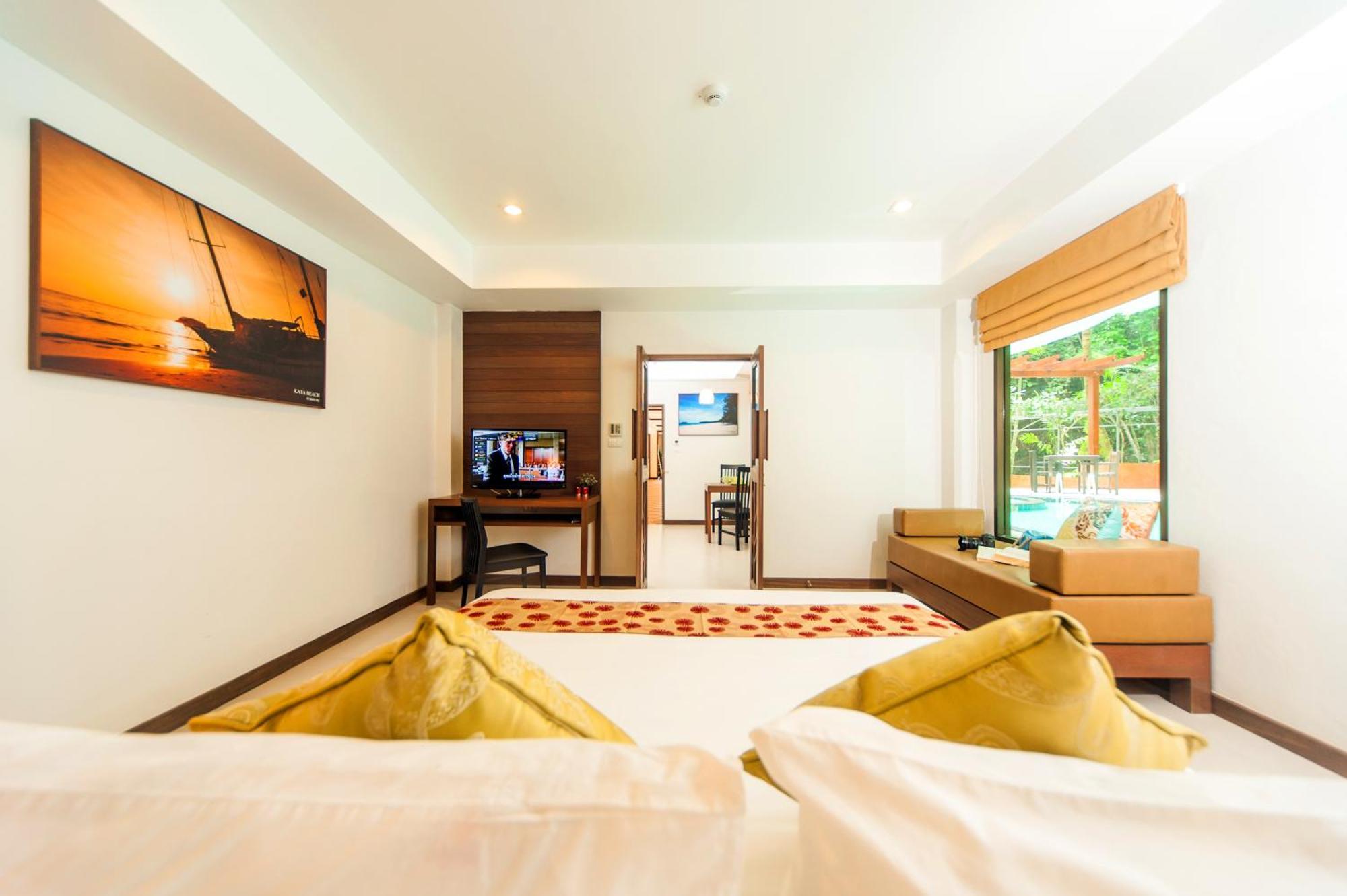 Ratana Hill Patong Aparthotel Bagian luar foto