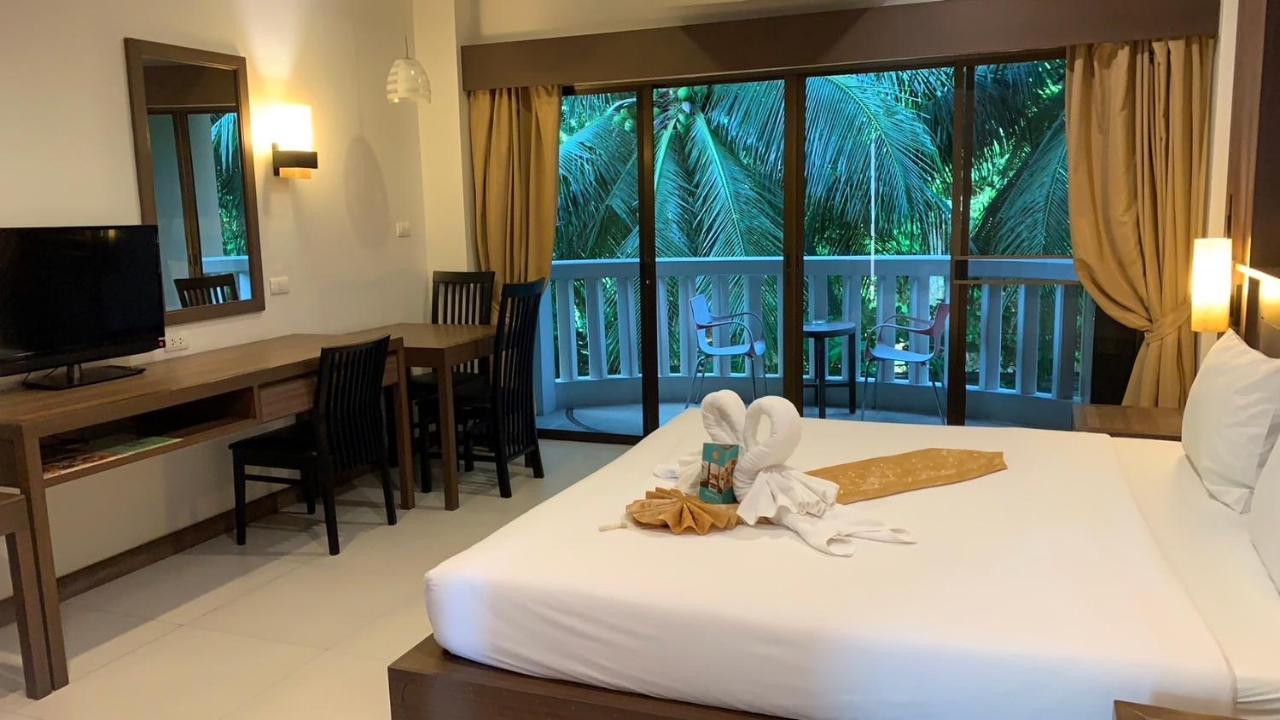 Ratana Hill Patong Aparthotel Bagian luar foto
