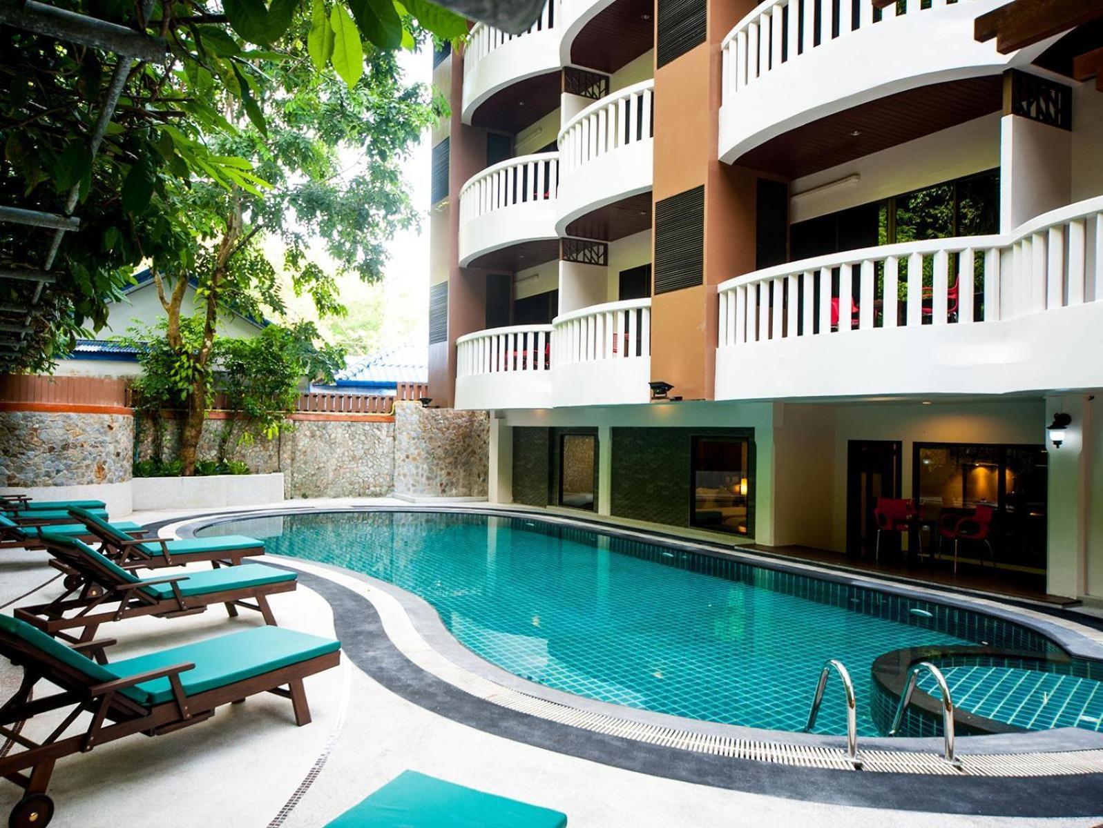 Ratana Hill Patong Aparthotel Bagian luar foto