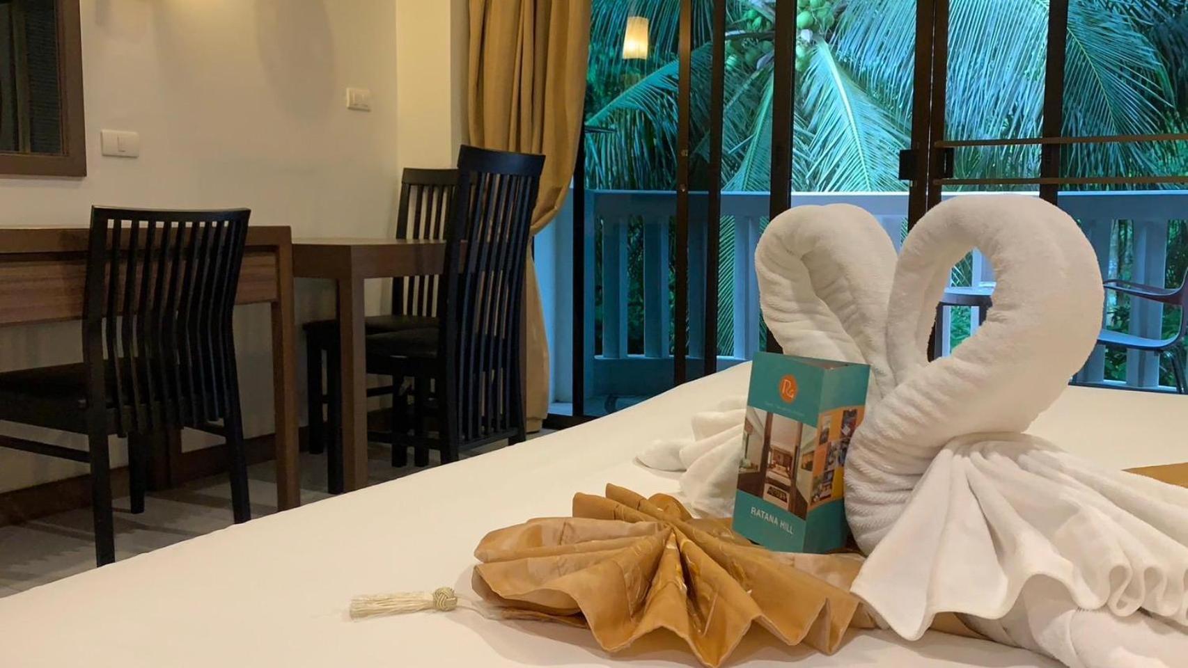 Ratana Hill Patong Aparthotel Bagian luar foto