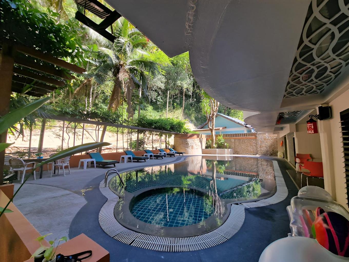 Ratana Hill Patong Aparthotel Bagian luar foto