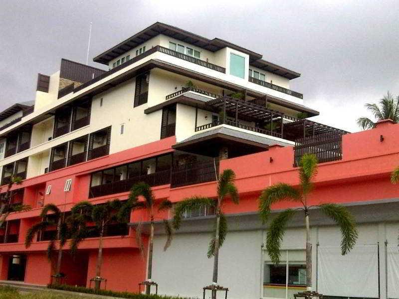 Ratana Hill Patong Aparthotel Bagian luar foto