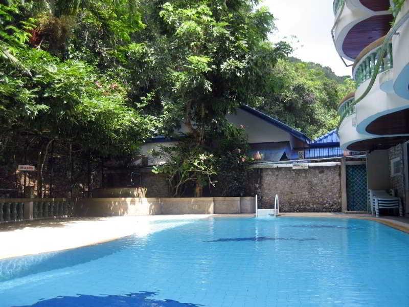Ratana Hill Patong Aparthotel Bagian luar foto