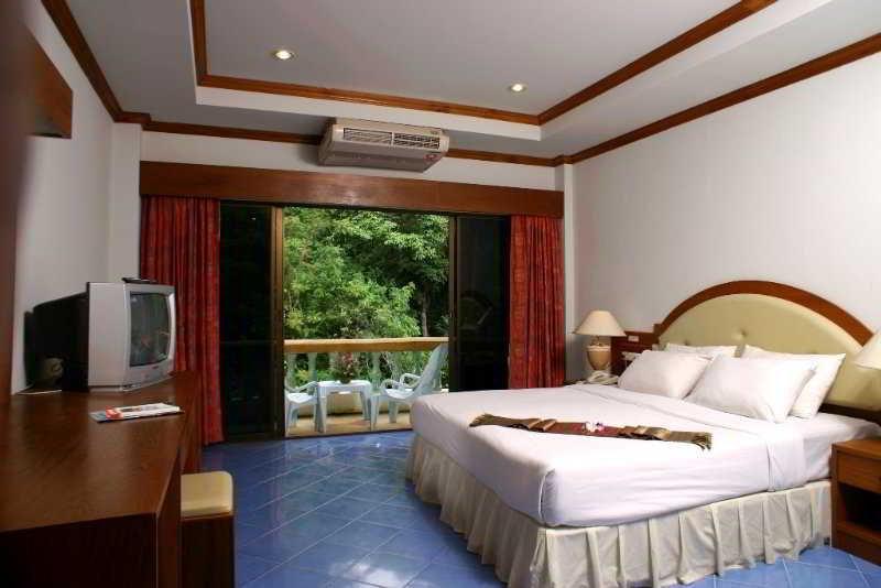 Ratana Hill Patong Aparthotel Bagian luar foto