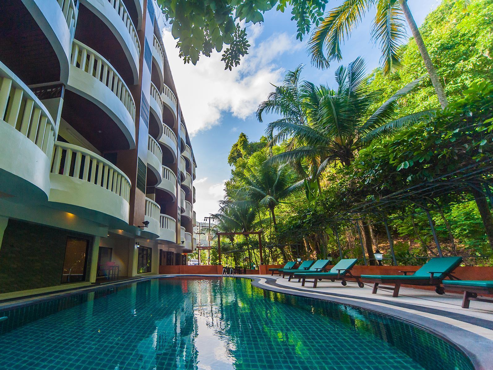 Ratana Hill Patong Aparthotel Bagian luar foto