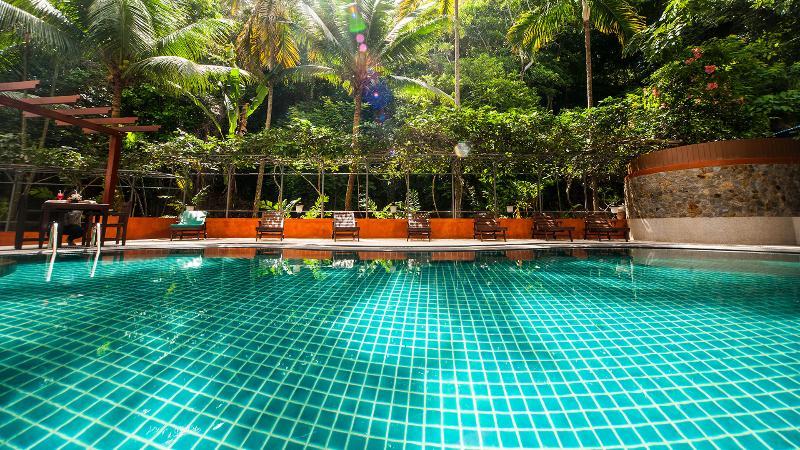 Ratana Hill Patong Aparthotel Bagian luar foto