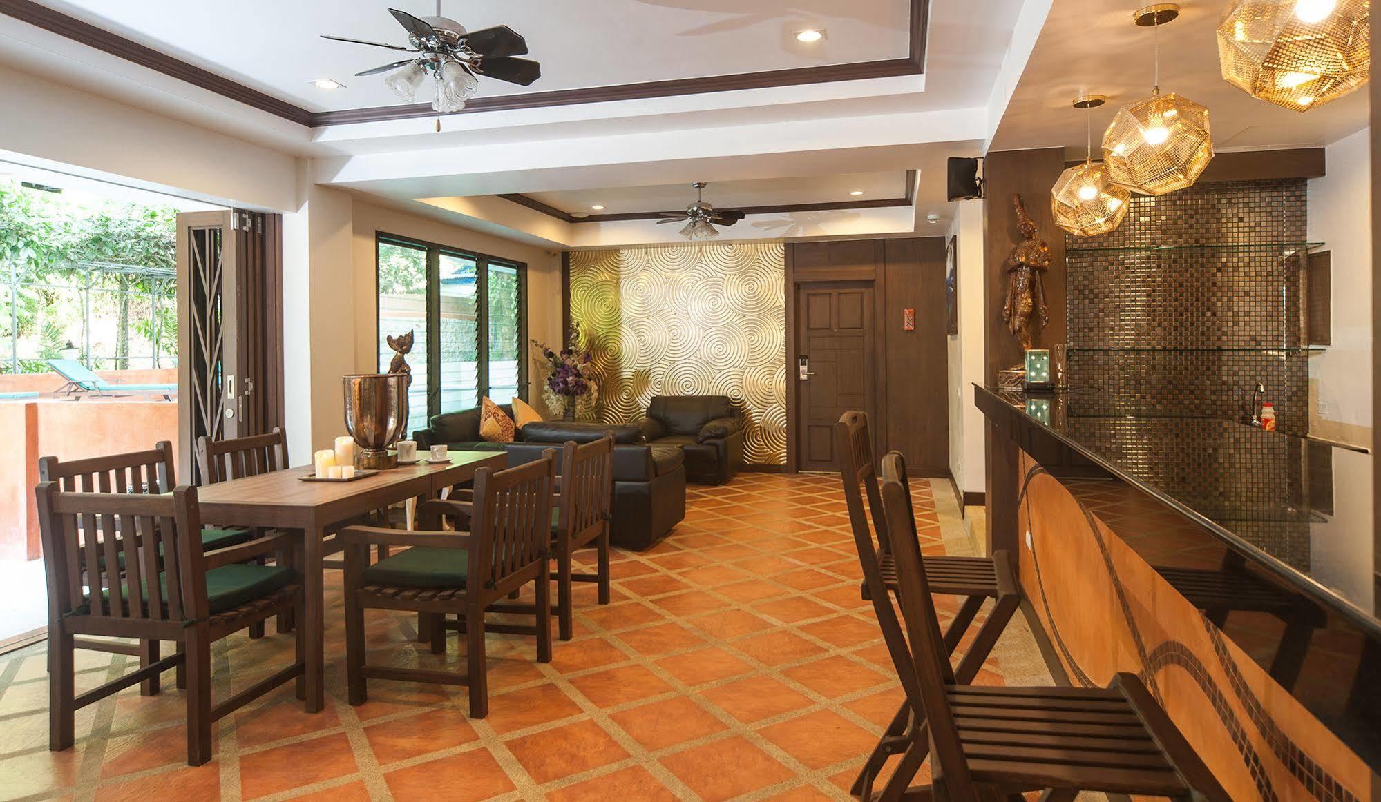 Ratana Hill Patong Aparthotel Bagian luar foto