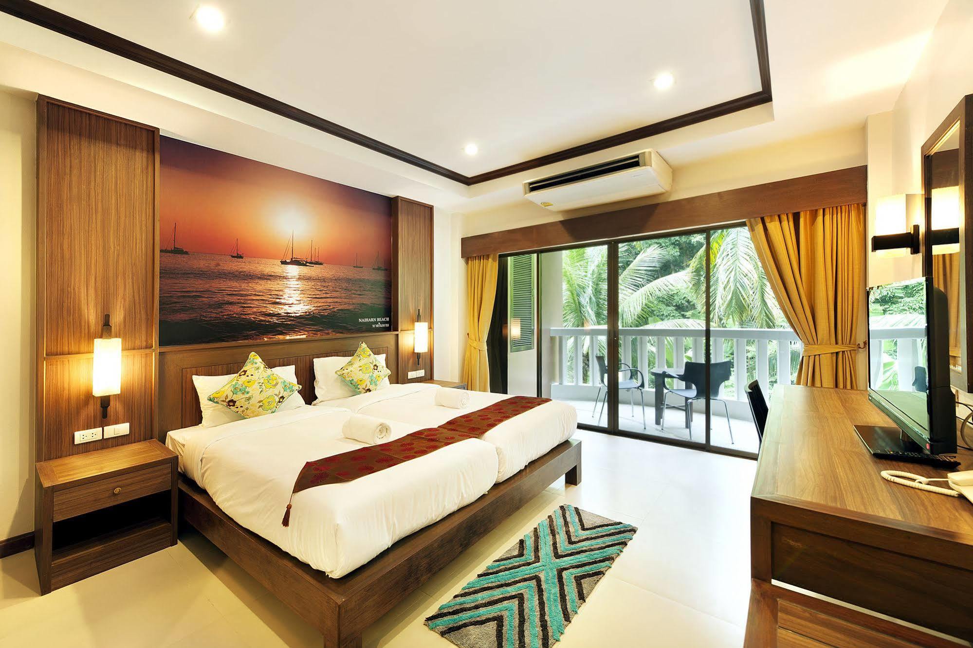 Ratana Hill Patong Aparthotel Bagian luar foto