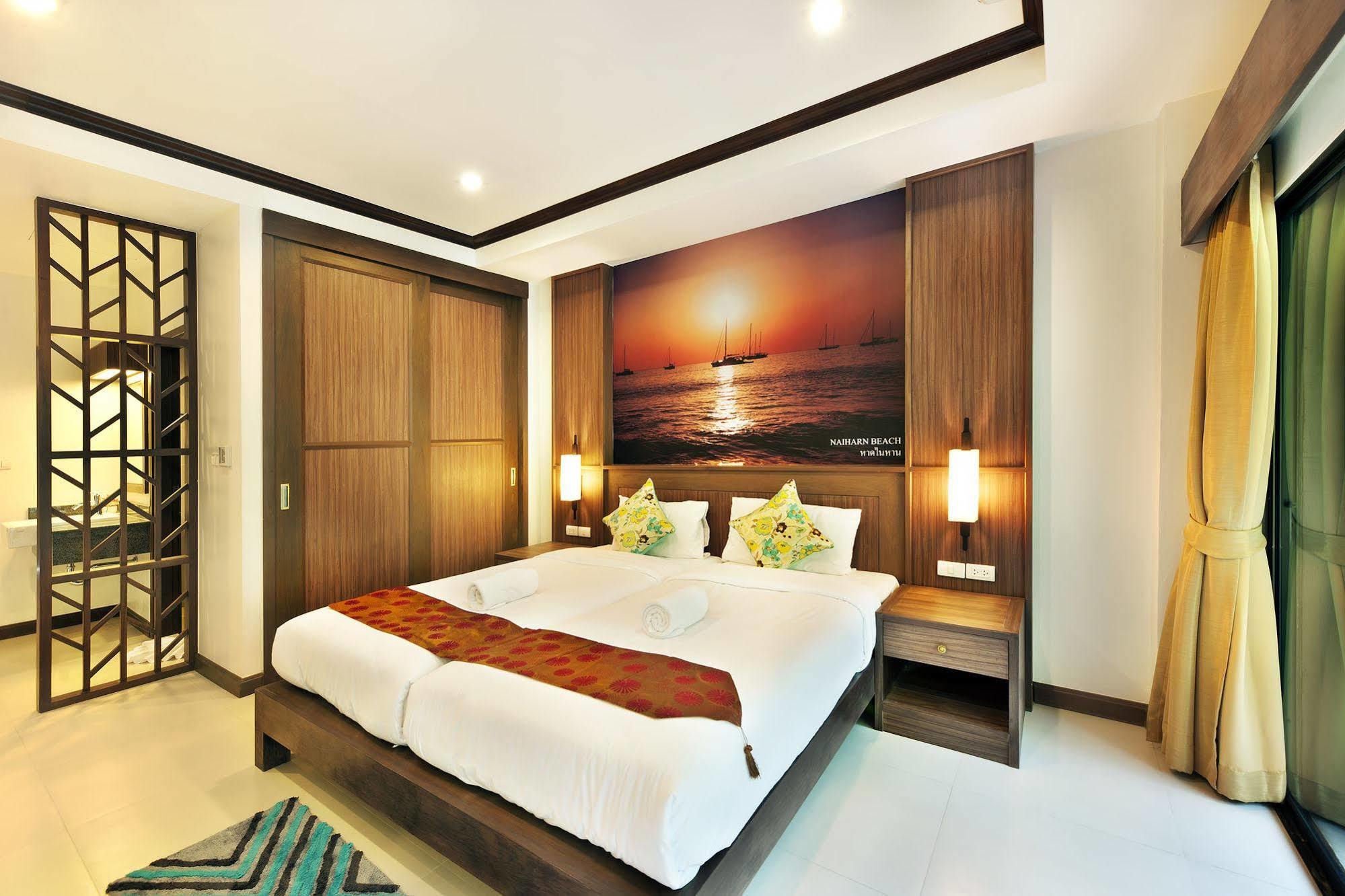 Ratana Hill Patong Aparthotel Bagian luar foto