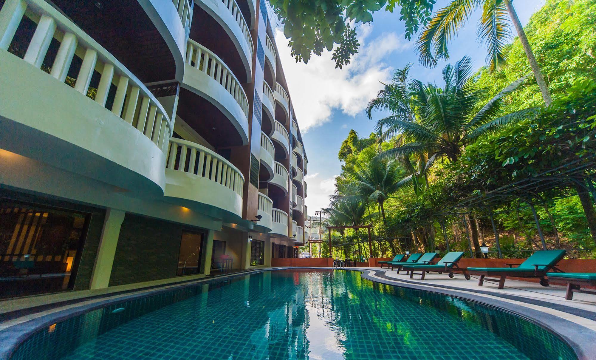 Ratana Hill Patong Aparthotel Bagian luar foto