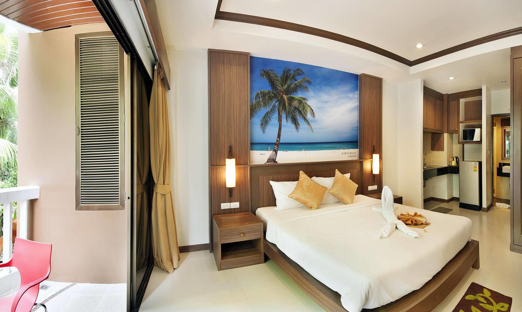 Ratana Hill Patong Aparthotel Bagian luar foto