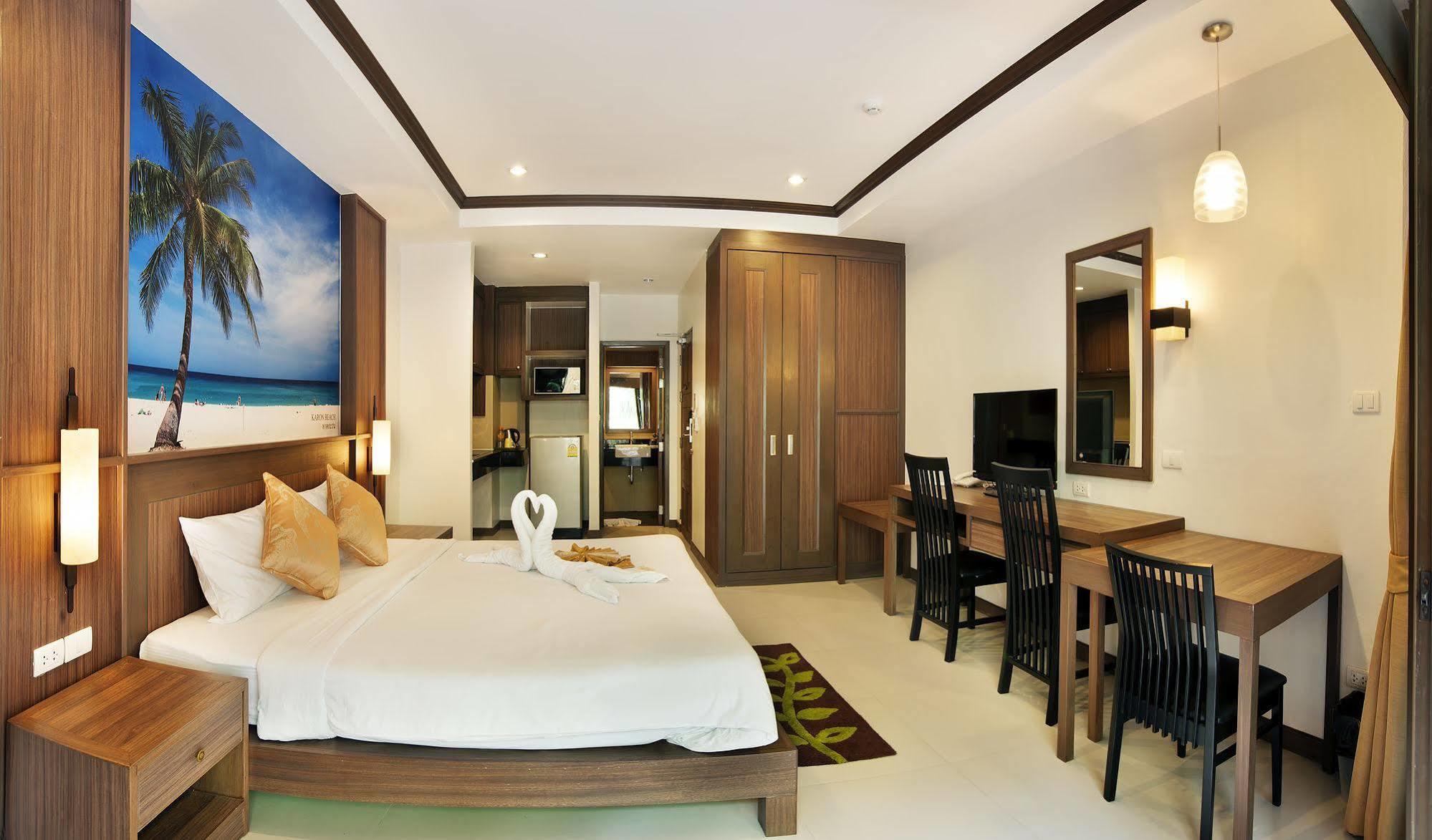 Ratana Hill Patong Aparthotel Bagian luar foto